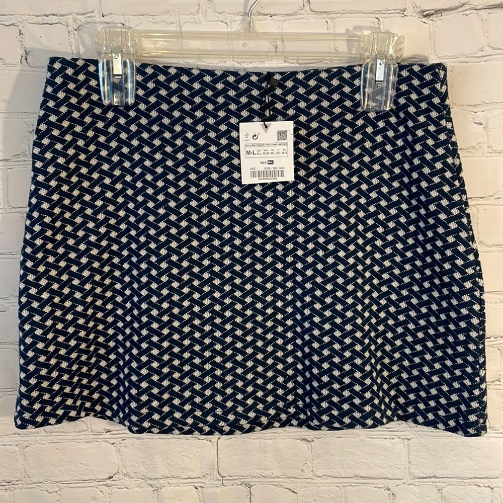 NWT Zara Navy and white knit pattern mini skirt